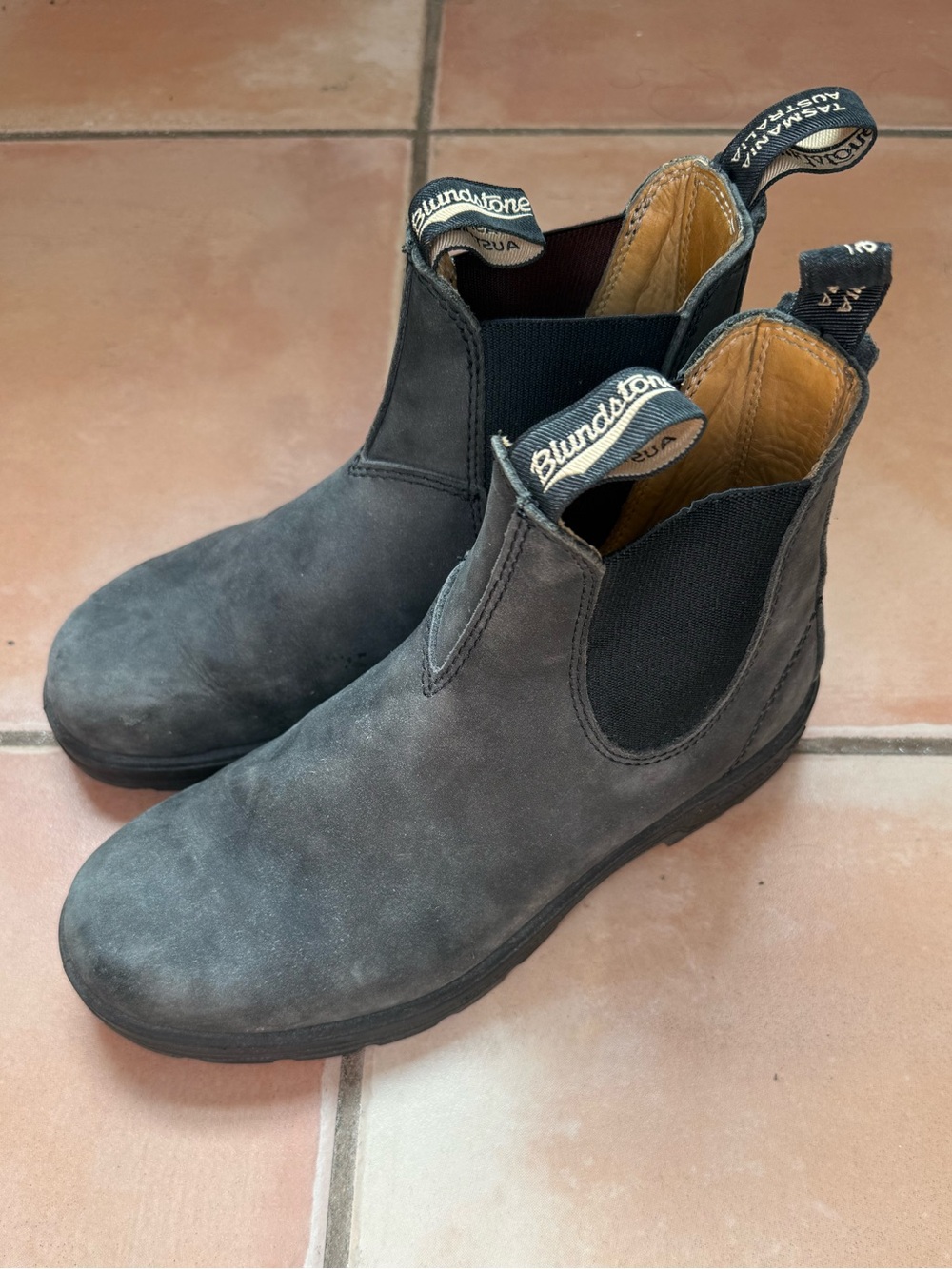 Blundstone Chukka Boots - Leather Black Charcoal Gray Suede Women’s / Men’s